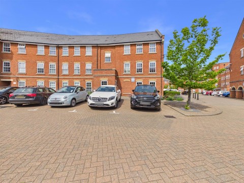 View Full Details for Florey Gardens, Aylesbury, Buckinghamshire