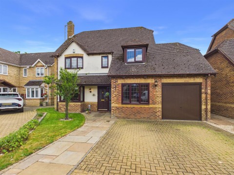 View Full Details for Kestrel Way, Watermead, Aylesbury