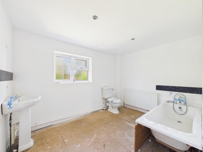 Images for Bishopstone Road, Stone, Aylesbury