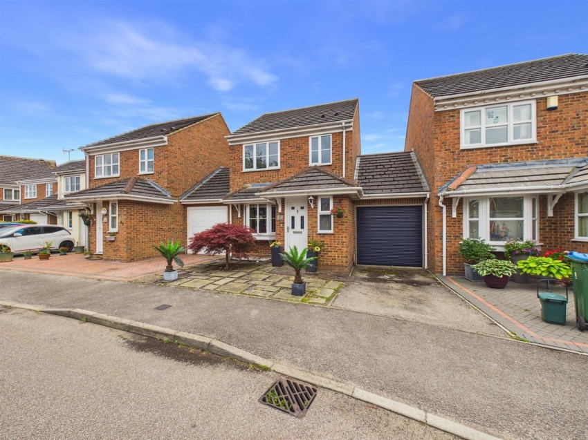 Images for Lark Vale, Watermead, Aylesbury