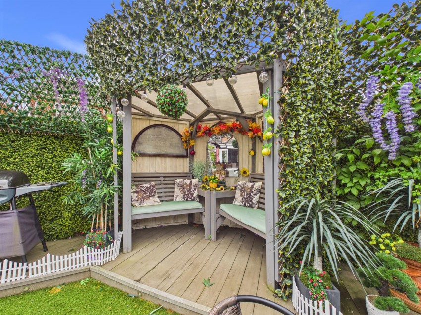 Images for Lark Vale, Watermead, Aylesbury