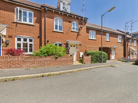 View Full Details for Chaundler Drive, Buckingham Park, Aylesbury