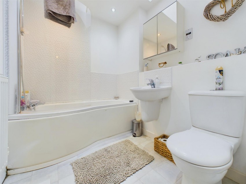 Images for Newton Avenue, Berryfields, Aylesbury