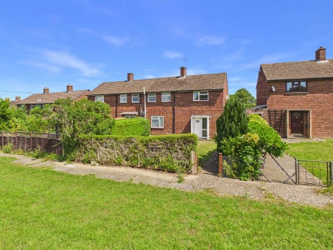 View Full Details for Churchill Avenue, Aylesbury, Buckinghamshire