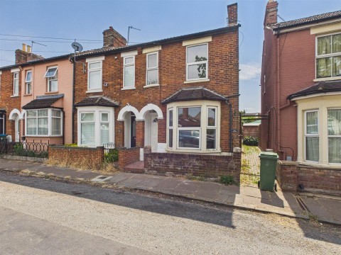 View Full Details for Queens Park, Aylesbury, Buckinghamshire