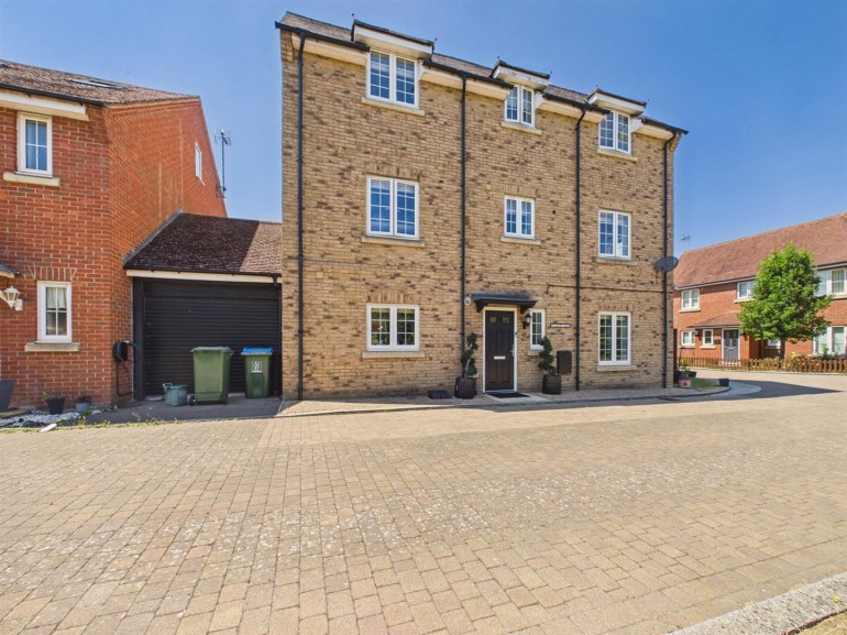 Lewis Close, Buckingham Park, Aylesbury
