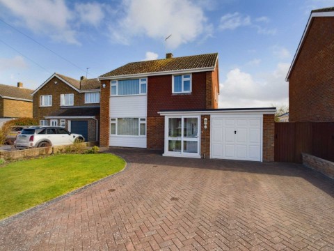 View Full Details for Studland Close, Aylesbury, Buckinghamshire, HP21