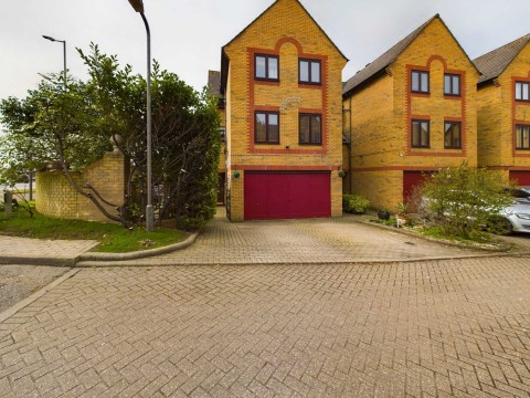 View Full Details for Standring Place, Aylesbury